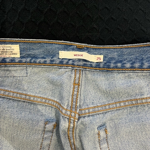 Levi’s Wedgie - Picture 7 of 7